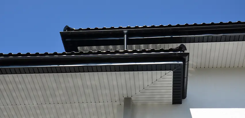 Roof Overhang Repair in Oak Forest